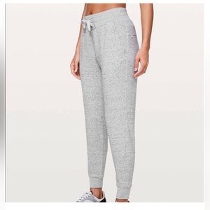 Lululemon warm down bubble dot jogger